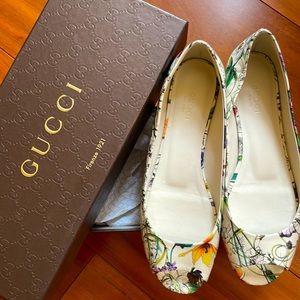Gucci Salandia Peep Toe Flat in Mystic White Multic Size 37